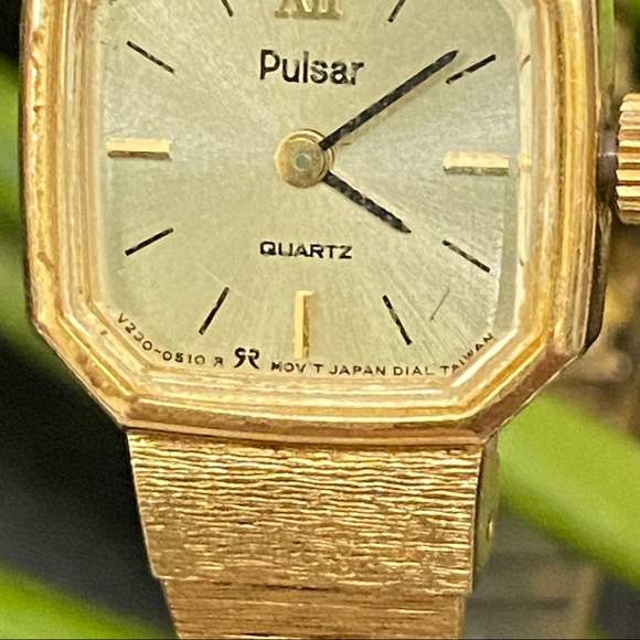 Vintage PULSAR V230-5330 Metal Bezel Stainless Steel Japan Movement Gold Watch - Picture 3 of 9